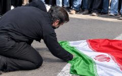 دانشجوی پرچم‌سوز برگشت! ؛ ببینید | هشدار دانشجویان انقلابی