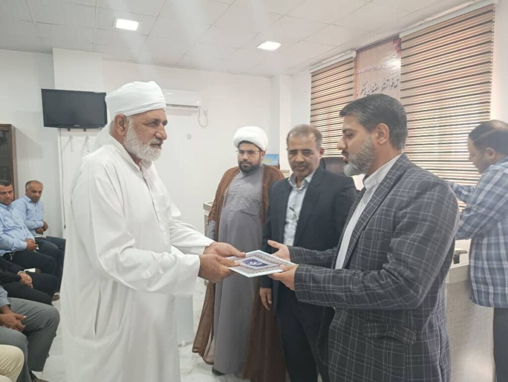 تقدیر از شیخ عقیل شیهکزهی در راستای ترویج فرهنگ صلح و سازش در جاسک