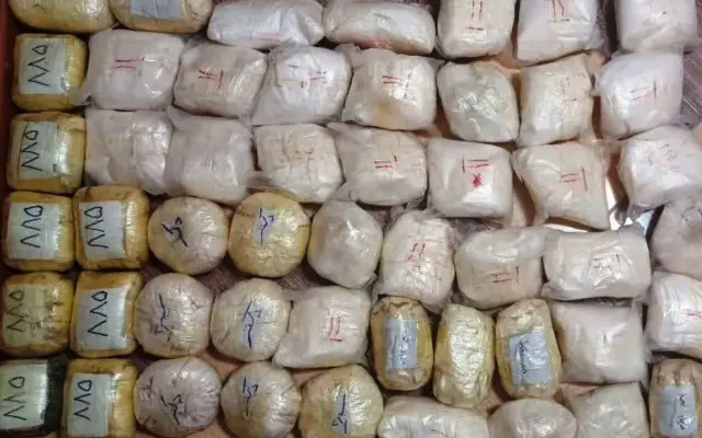 کشف و ضبط نزدیک به ۴۰ کیلوگرم شیشه و هروئین در اهواز
