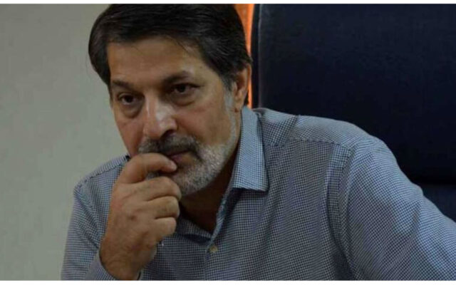 عمادالدین باقی: در میانه تهدیدهای خارجی و فشار اقتصادی، لغو کنسرت و تذکر حجاب کدام مسئله کشور را حل می‌کند؟ | گویی در کره زمین فقط در ایران کنسرت برگزار می‌شود