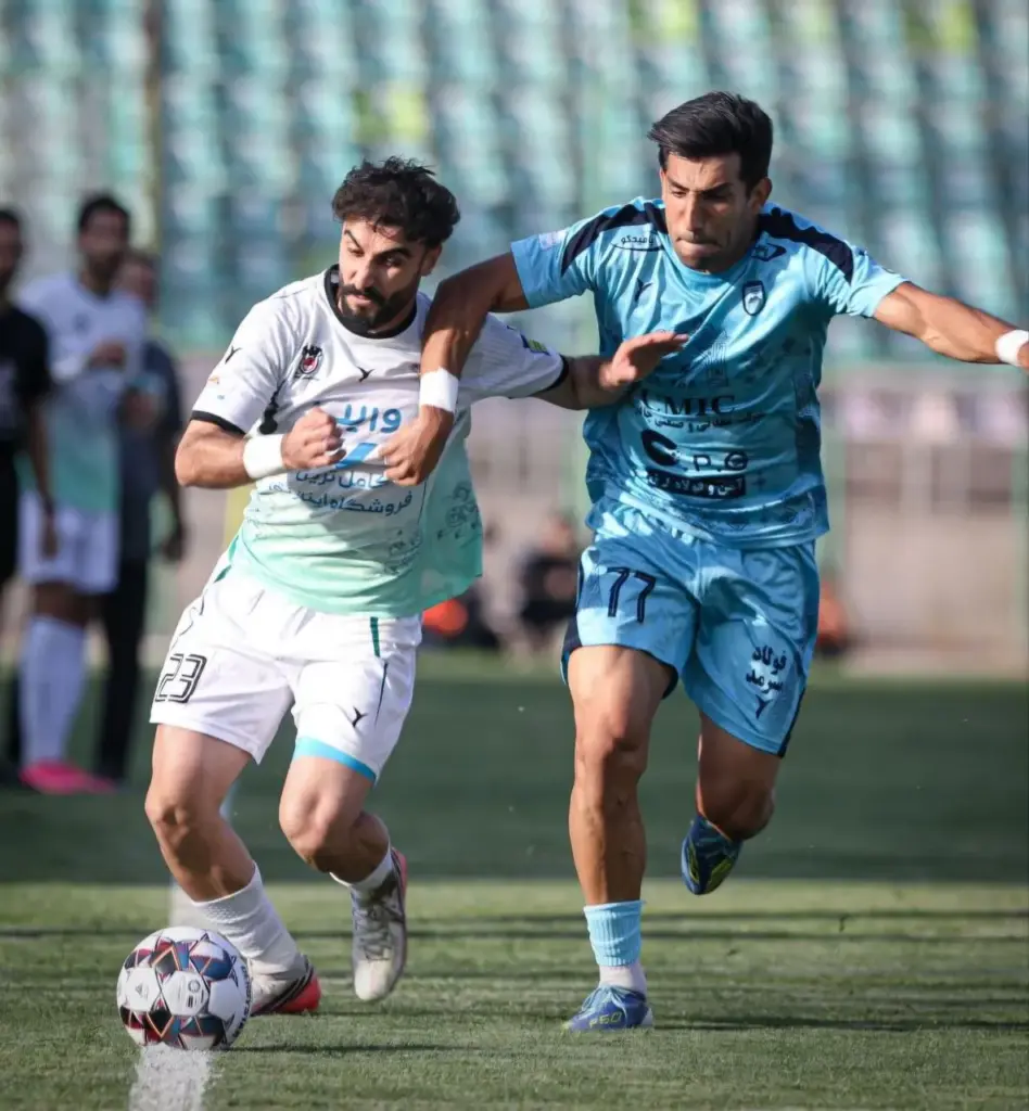 اخباری با دو تعویض طلایی ذوبآهن را غافلگیر کرد؛ چادرملو با امضای عنافچه و طباطبایی برنده شد