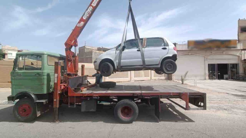 جمع‌آوری ۶۵ دستگاه خودروی فرسوده رهاشده در معابر شهر یزد