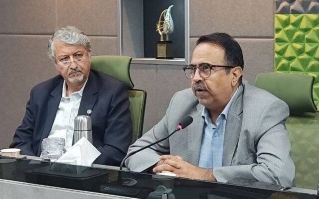 تندیسِ سرو سیمین پارسی‌جان به آیین سخن رسید
