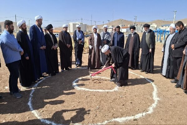 کلنگزنی ساختمان جدید مدیریت حوزه علمیه چهارمحال و بختیاری
