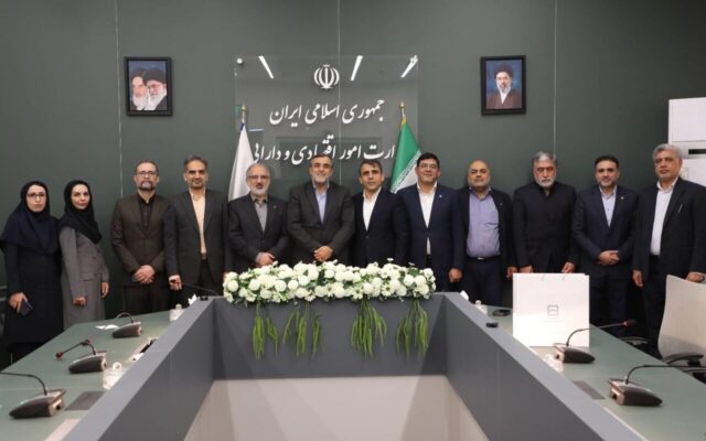 استقبال معاون وزیر اقتصاد از عملکرد بانک مسکن در تامین مالی پروژه‌ها