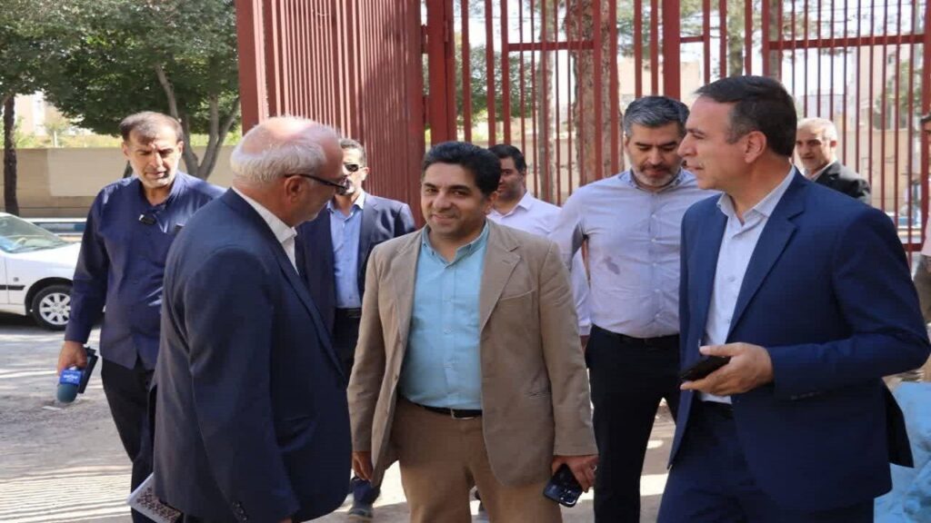 تاکید ثابت قدم بر تأمین اعتبار و رفع موانع تکمیل پروژه استخر شاهین‌شهر