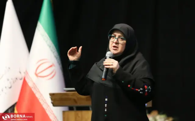 مهاجرانی: ایستادگی، زن و مرد نمی‌شناسد