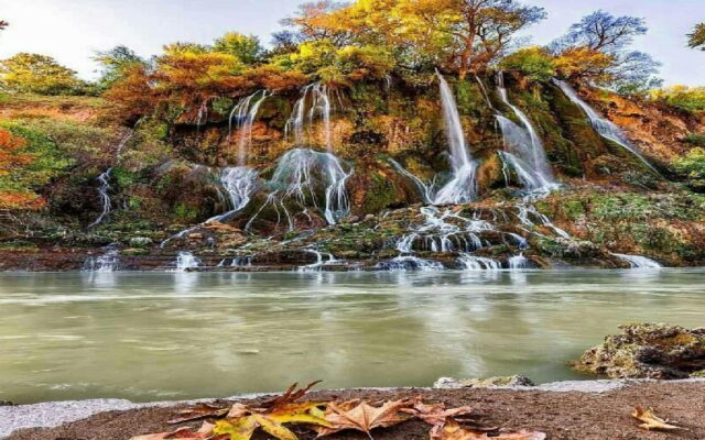 پاییز در بیشه؛ جایی که آبشار قصه هزاررنگ طبیعت را روایت می‌کنند + فیلم