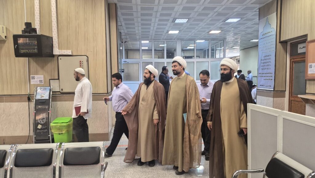 آزادی‌خواه از صندوق قرض الحسنه دفتر تبلیغات اسلامی حوزه علمیه قم بازدید کرد