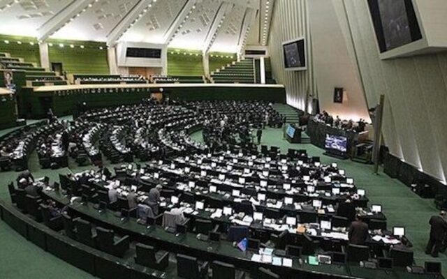 پاسخ نمایندگان به ادعای یک نماینده/ می‌گویند اولین نفری که به صحنه جرم می‌آید، قاتل است/ بیان چنین ادعایی که مجلس را تخریب کند، درست نیست