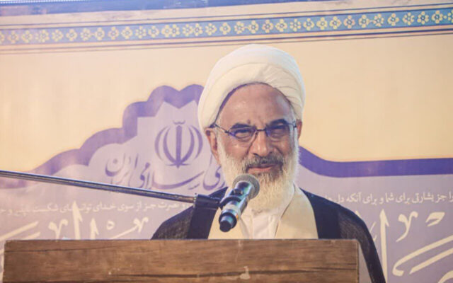 ایران از آرمان های انقلاب اسلامی عقب نشینی نمی کند؛ لزوم حفظ انسجام