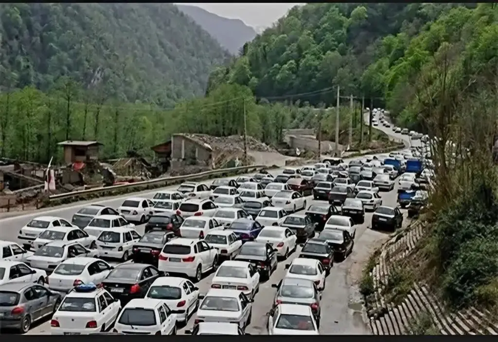 هشدار پلیس راه درباره ریزش سنگ در جاده چالوس