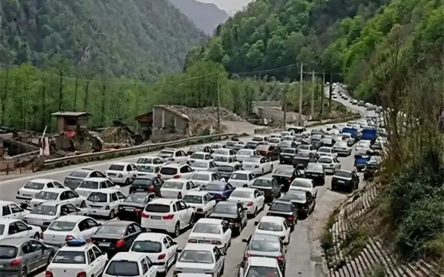 هشدار پلیس راه درباره ریزش سنگ در جاده چالوس
