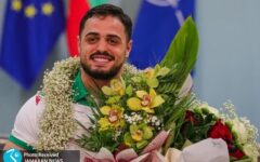 غول وزنه برداری چراغ خاموش در راه قهرمانی جهان