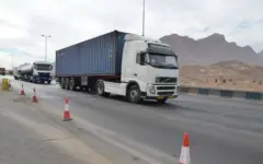 توقیف 3 دستگاه تریلی و کامیون به رانندگی نوجوانان فاقد گواهینامه