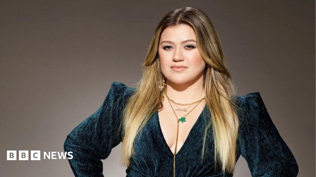 Brooklyn novelty shop reeling from 'surreal' row with Kelly Clarkson over mechanical bird