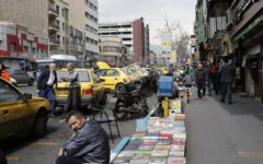 جمع‌آوری کتاب‌فروشی‌های غیرمجاز خیابان انقلاب از امروز