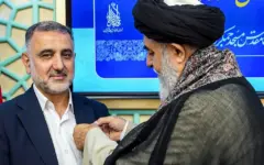 اعطای نشان خادمی افتخاری مسجد جمکران به رئیس فدراسیون ورزش‌های زورخانه‌ای