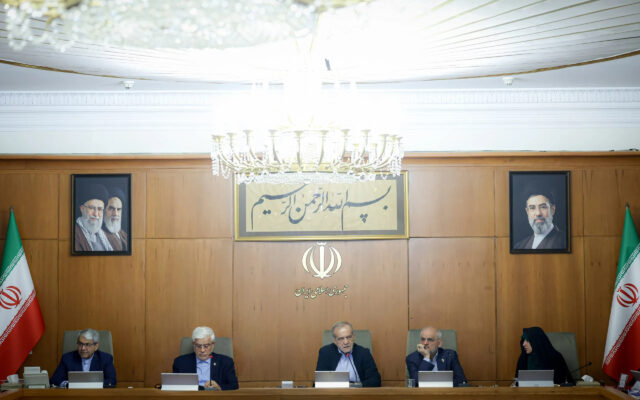 بازسازی تأسیسات نفت و گاز کشور در دستور کار هیئت دولت؛ گزارش پیشرفت عملیات پارس جنوبی هر هفته ارائه میشود