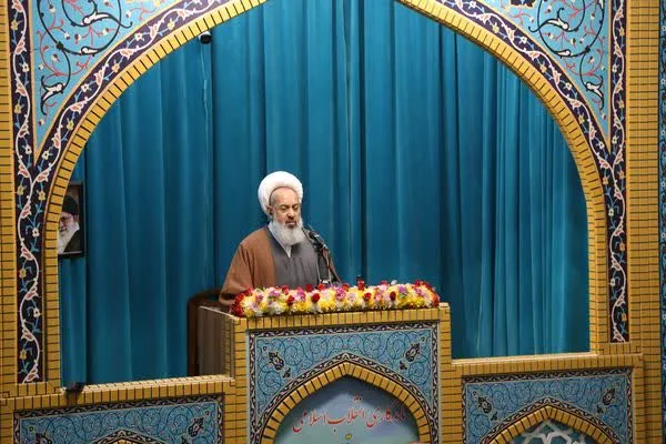 امام جمعه موقت کرمانشاه: حضور مردم در تجمعات شبانه عامل بازدارنده در برابر دشمن است