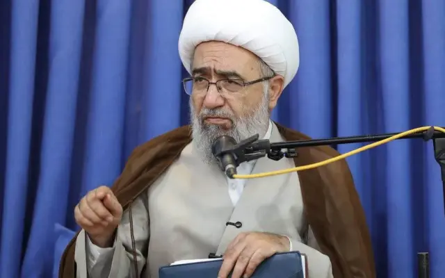 طلاب در کنار فعالیت‌های علمی و اخلاقی، از مسئولیت‌های اجتماعی غافل نشوند