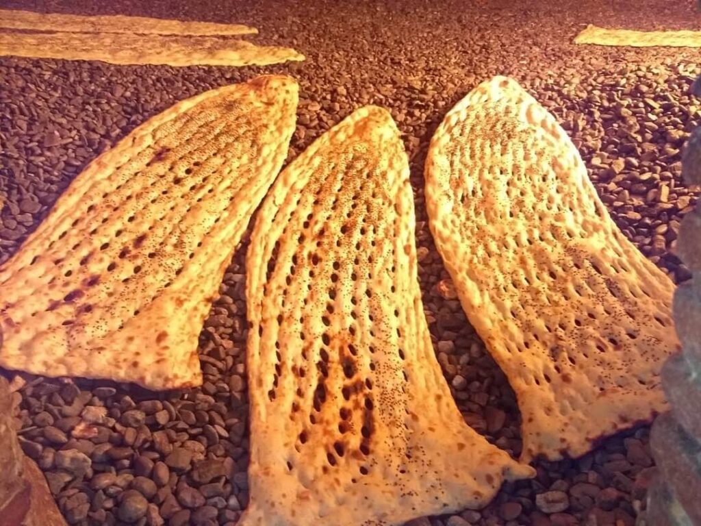 واکنش کاربران به گرانی‌ نان/ ما که خیلی وقته سنگک معمولی را دانه‌ای ۶۰ تومن می‌گیریم