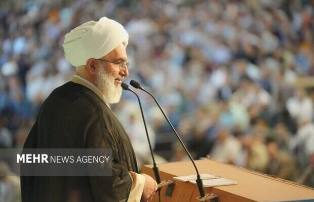 امام جمعه تهران: نباید فراموش کنیم که «جنگ» موضوع نخست کشور است/ باید تمام توجه‌مان به مقابله با دشمن باشد