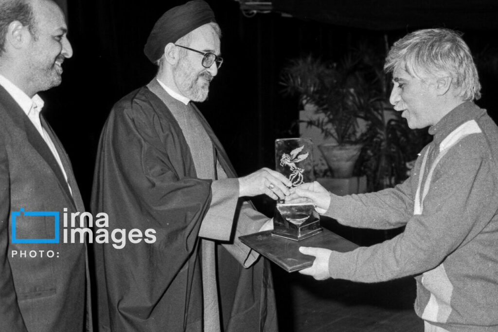 من دستم می‌شکند و اجازه نمی‌دهم مرا سانسورچی خودم کنید / چرا بهرام بیضایی سیمرغ بلورین «مسافران» را پس فرستاد؟