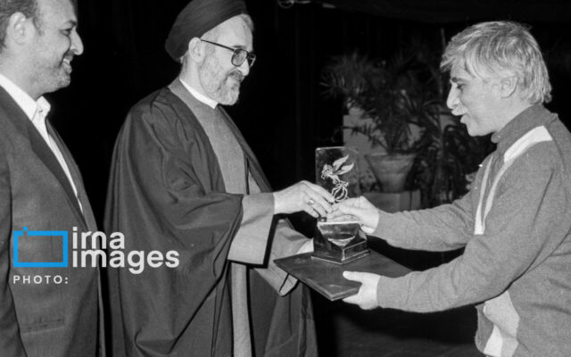 من دستم می‌شکند و اجازه نمی‌دهم مرا سانسورچی خودم کنید / چرا بهرام بیضایی سیمرغ بلورین «مسافران» را پس فرستاد؟