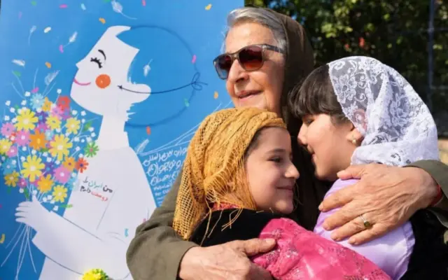برومند در رونمایی از پوستر جشنواره بین‌المللی تئاتر: حال خوب بچه‌های امروز، حال خوب فردای ایران است