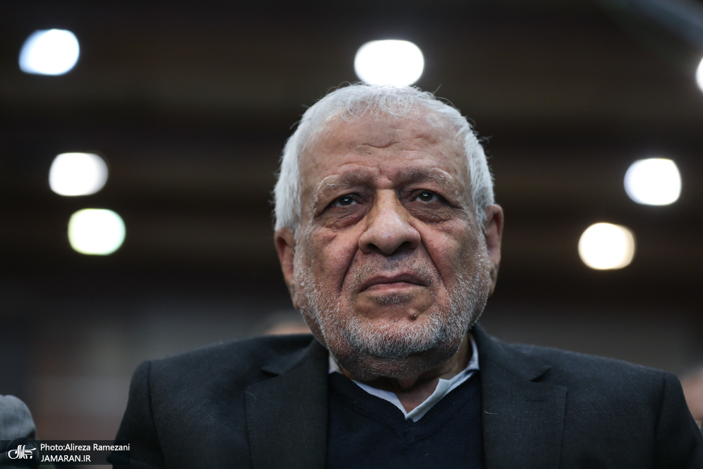 بادامچیان: اگر دشمن در ما احساس ضعف کند بدترین حمله را خواهد کرد/ هم مذاکره میکنیم، هم دفاع میکنیم/ استیضاح وزیر خارجه را مفید نمیبینم/ احترام سران سه قوه باید حفظ شود