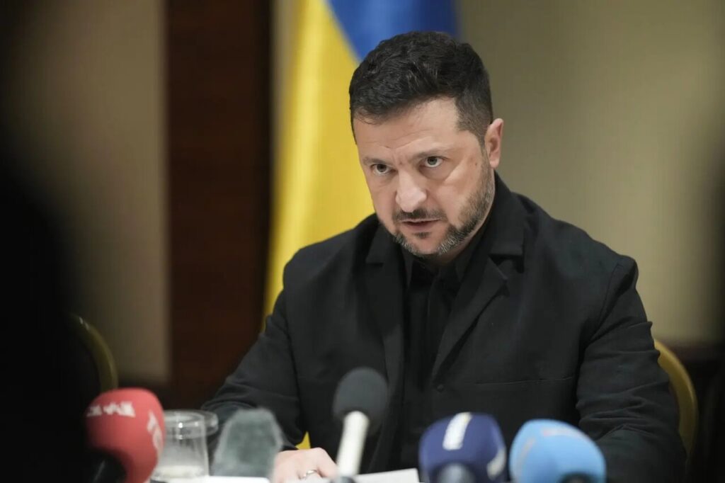 زلنسکی: پس از اعلام آتش‌بس ترامپ، روسیه کی‌یف و خارکیف را بمباران کرد
