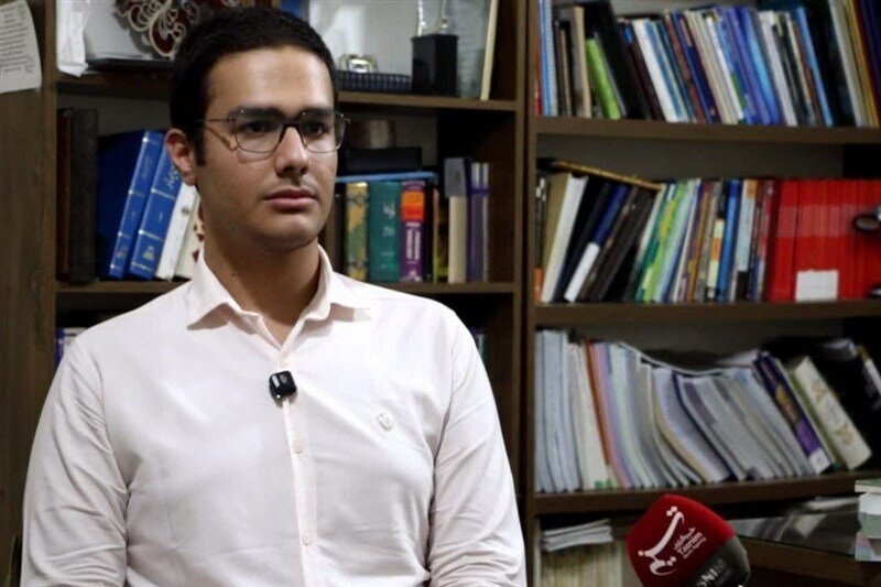 آرش محمدی با کرونا و جنگ رتبه یک گروه آزمایشی تجربی شد / «فکر می‌کنم اگر کنکور به تعویق نمی‌افتاد، رتبه یک را کسب نمی‌کردم»