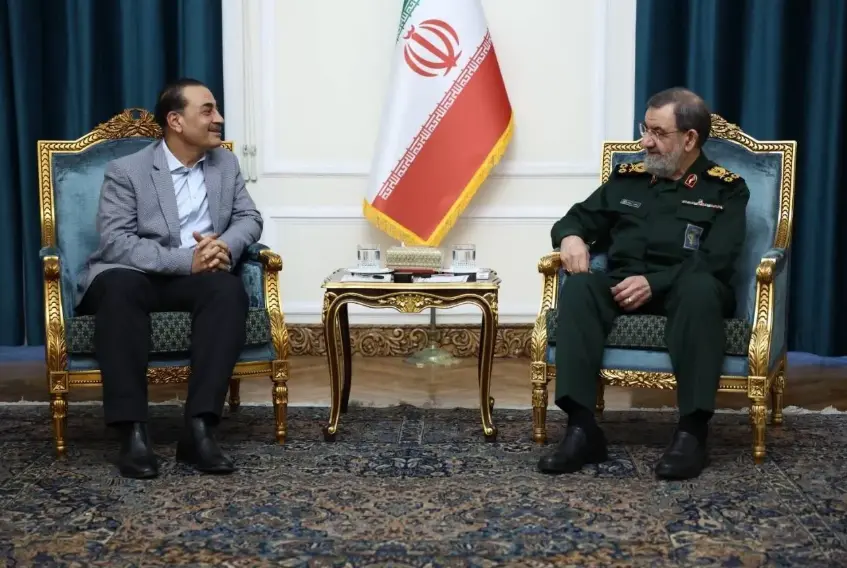 محسن رضایی: هیچ ذره ای از اورانیوم غنی شده از ایران خارج نمی شود