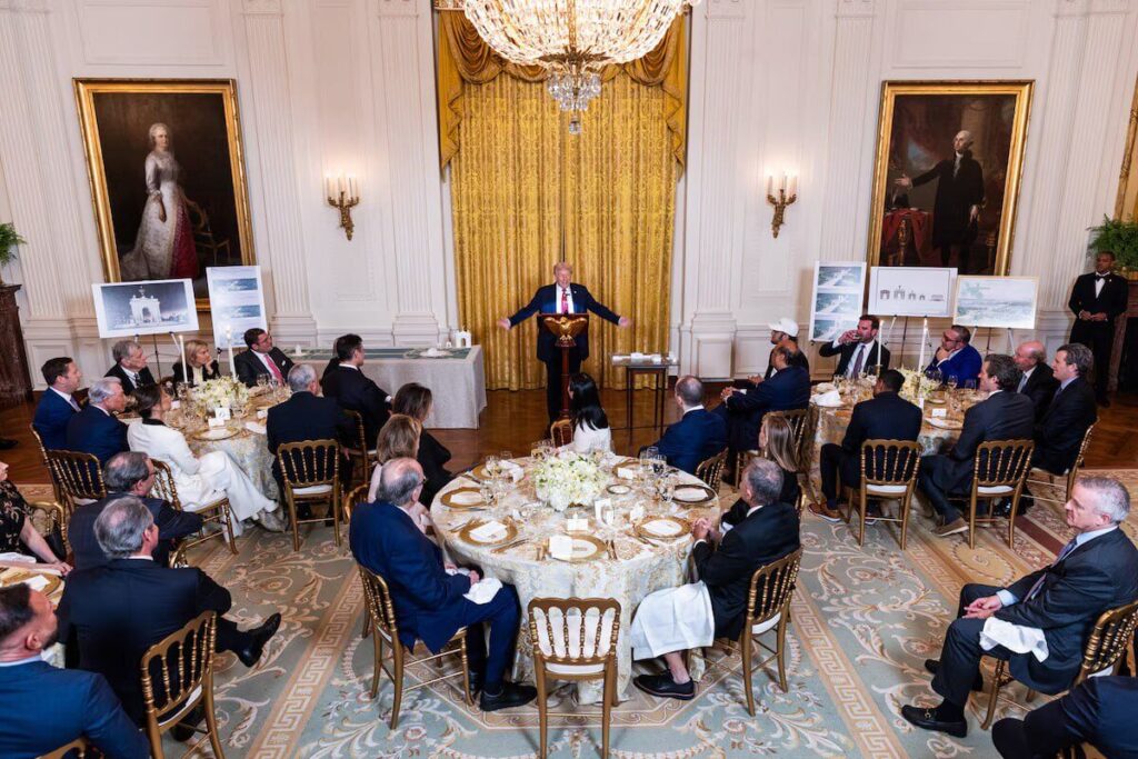 افشای اسناد محرمانه درباره پشت پرده ساخت سالن رقص ترامپ/ پول ساخت را چه کسانی پرداخت کردند؟