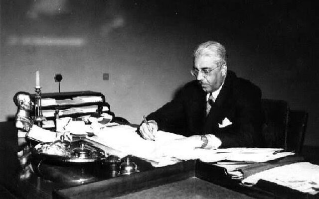 ناگفته‌هایی از زندگی عباسقلی گلشائیان؛ مردی که نامش با جنجالی‌ترین قرارداد نفتی پیش از ملی‌شدن گره خورد