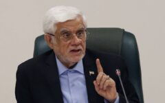 عارف: بیمارستان‌های دانشگاه تهران مرجع درمان بیماران سراسر کشور هستند