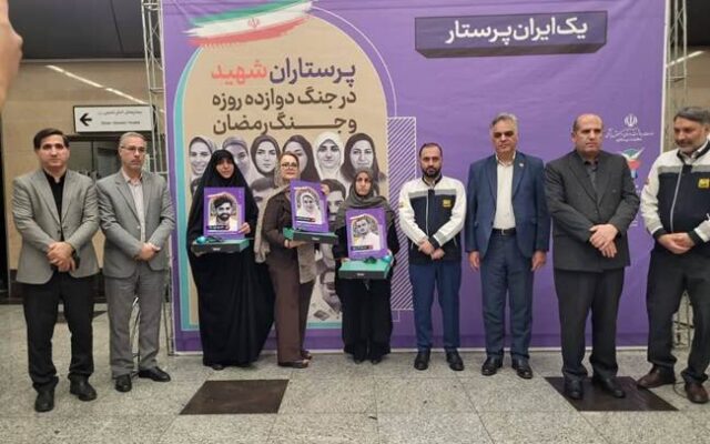 افتتاح نمایشگاه عکس «یک ایران پرستار» در ایستگاه مترو مدافعان سلامت