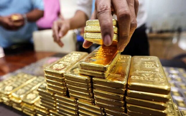 قیمت طلای جهانی امروز یکشنبه 19 مهر 1405؛ طلا در مسیر صعود یا سقوط؟
