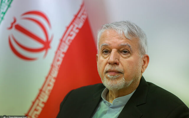 وزیر میراث فرهنگی: خوزستان با توسعه زیرساختها و جذب گردشگران عراقی به یکی از قطبهای گردشگری ایران تبدیل میشود / اجرای بیش از ۳ هزار پروژه زیرساختی گردشگری در کشور