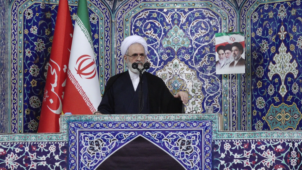 امام جمعه قم: ملت ایران در صورت وقوع دوباره جنگ، درسی فراموش نشدنی به دشمن خواهد داد