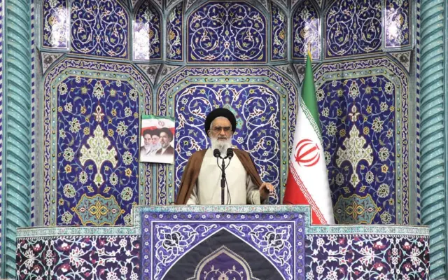 مسئولان باید قدر مردم را بدانند و در برابر دشمن بایستند