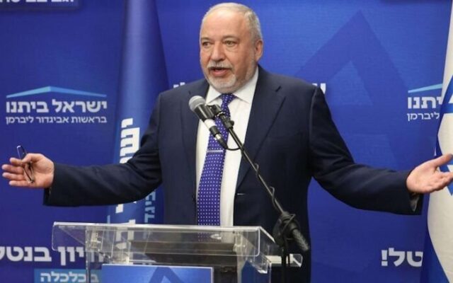 لیبرمن: مطمئن نیستم نتانیاهو از نظر عقلی صلاحیت نخست‌وزیری را داشته باشد