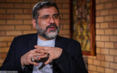 من وقت دارم؛ رونمایی از کتابی درباره رئیس دولت سیزدهم در «بنیاد شهید رئیسی»/ اسماعیلی پاسخ رئیسی درباره «مذاکره با رئیس جمهور وقت آمریکا» را مرور کرد!